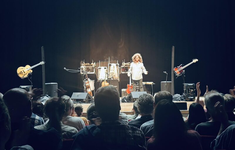 Bild till post Inspirerad enmansföreställning med Pat Metheny på Stockholm Konserthus